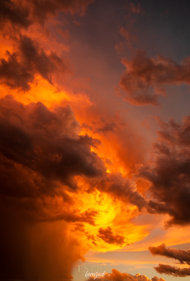 Sol en la tormenta